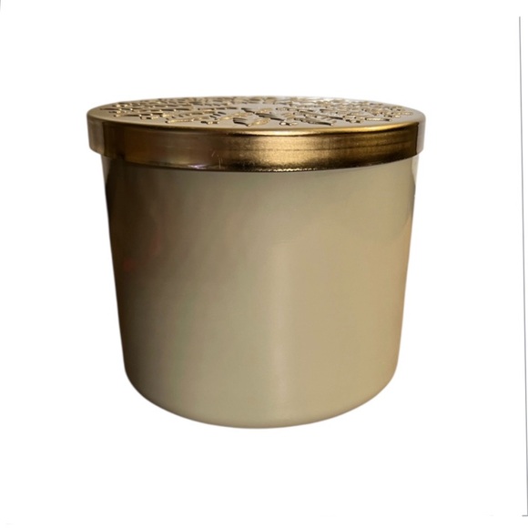 NWT Bath & Body Works Hot Cocoa & Cream 3-Wick Candle 14.5oz Holiday Gift - Picture 2 of 6